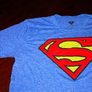 Superman Logo Tee – Size M